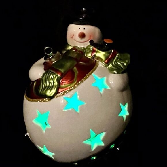 QVC Home Reflections Ceramic SNOWMAN Luminary with Flameless Candle in Gift Box  - Picture 14 of 14